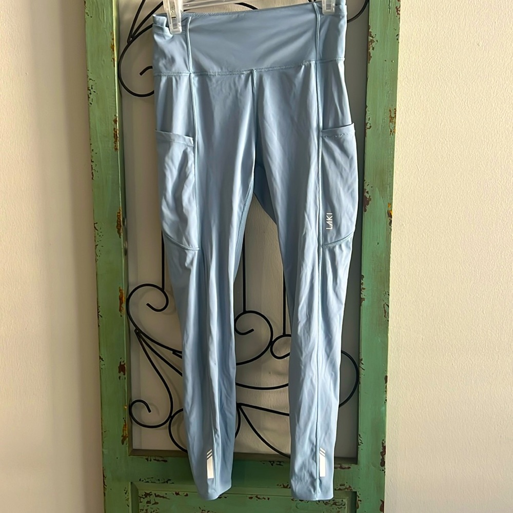 🧘🏻‍♀️🧘🏻‍♀️🧘🏻‍♀️LAKI LEGGINGS NWOT SIZE MEDIUM BABY BLUE 🧘🏻‍♀️🧘🏻‍♀️